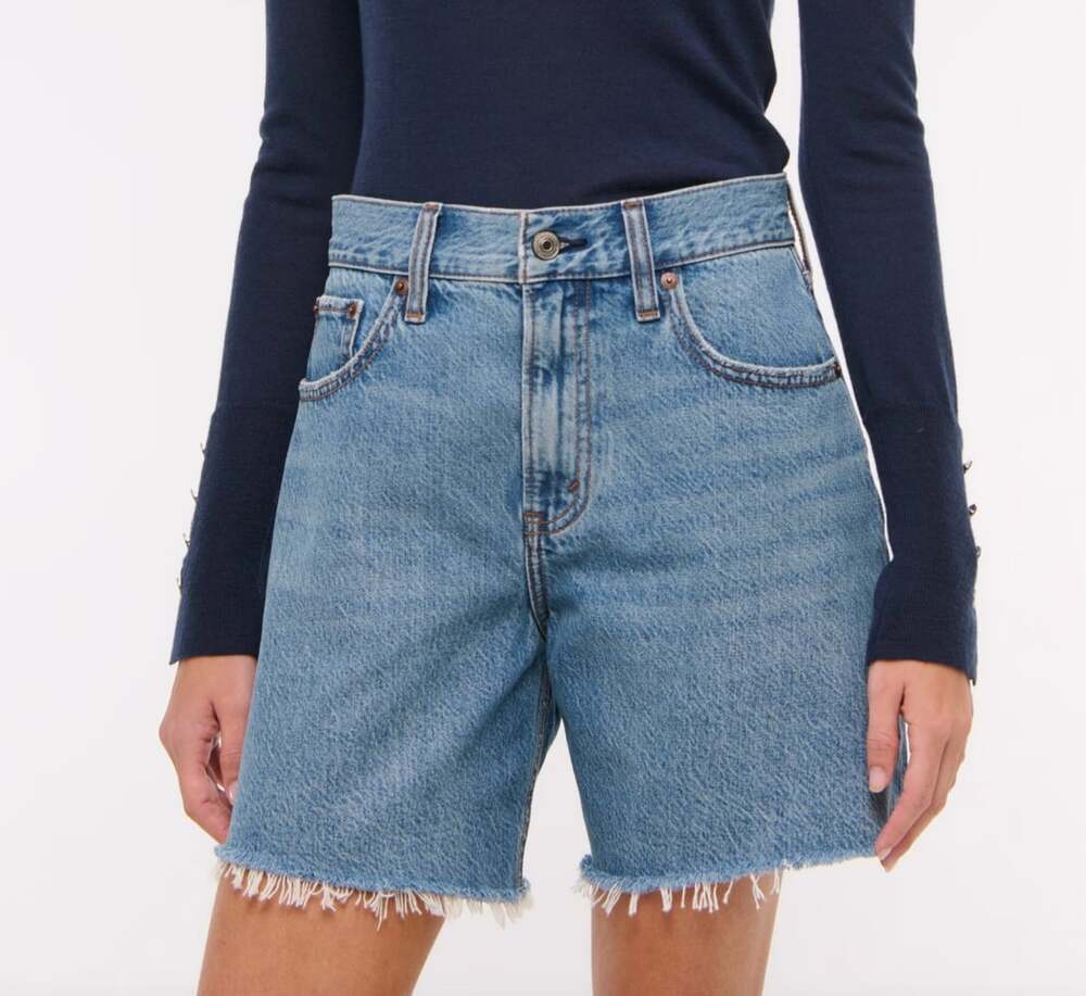 Abercrombie High Rise Loose Short in Medium Raw Hem Size 30